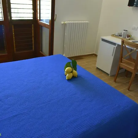 ベッド・アンド・ブレックファスト Bed And Lemons 3*